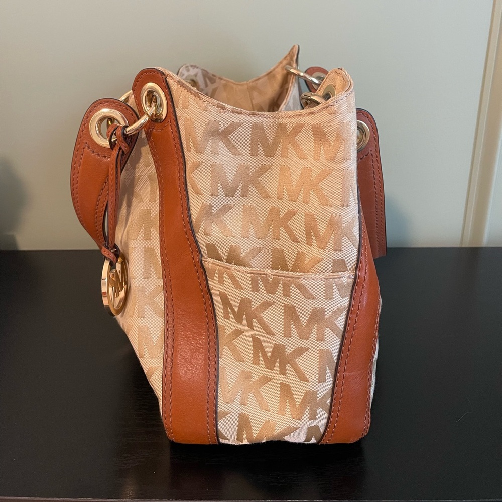 Michael Kors Tan and Brown Ludlow Canvas Logo Bag - Picture 4 of 12